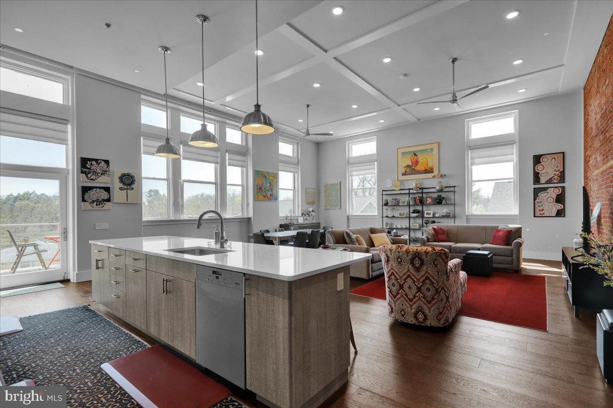 1100 Belmont Avenue #2 West photo 1