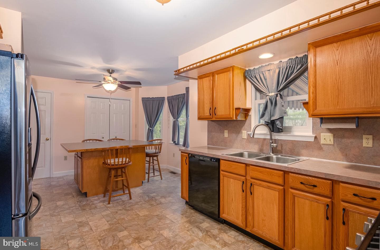 76 Hope Circle photo 2