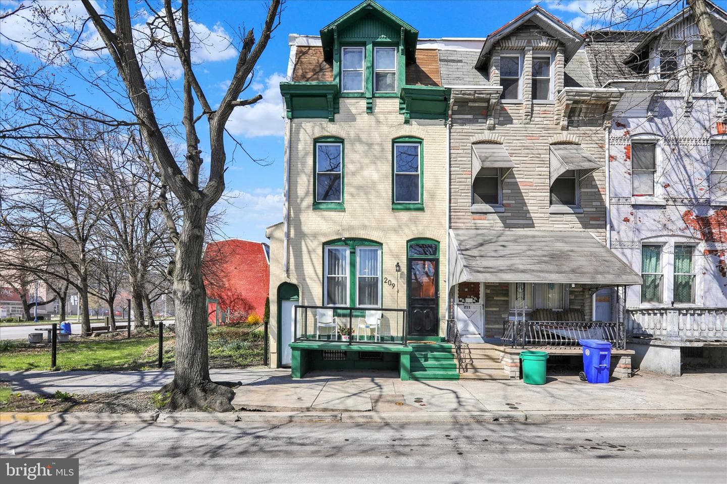209 Franklin Street photo 2