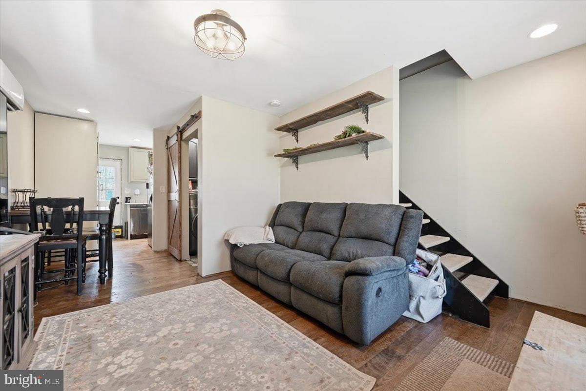 120 Benfield Road photo 32