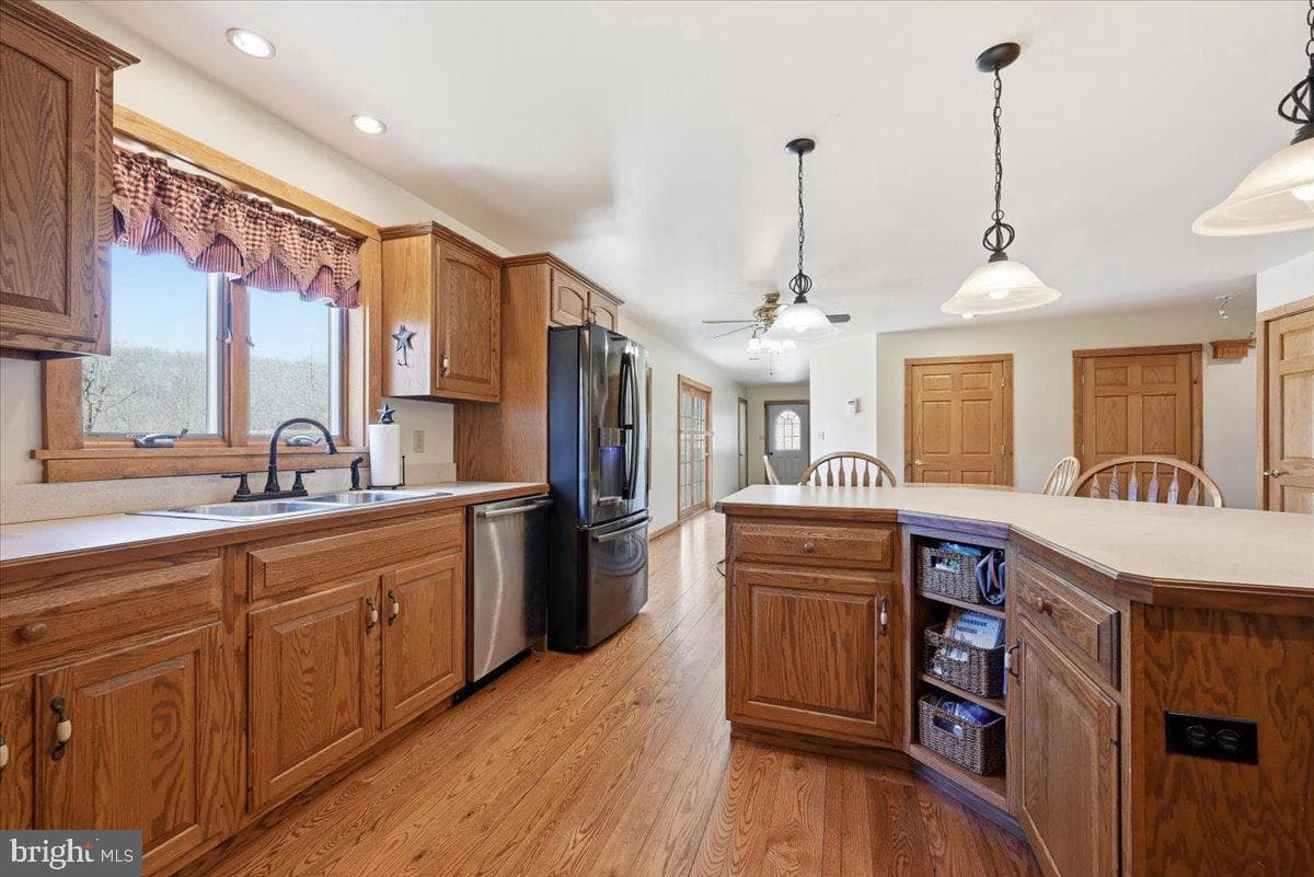 120 Benfield Road photo 9
