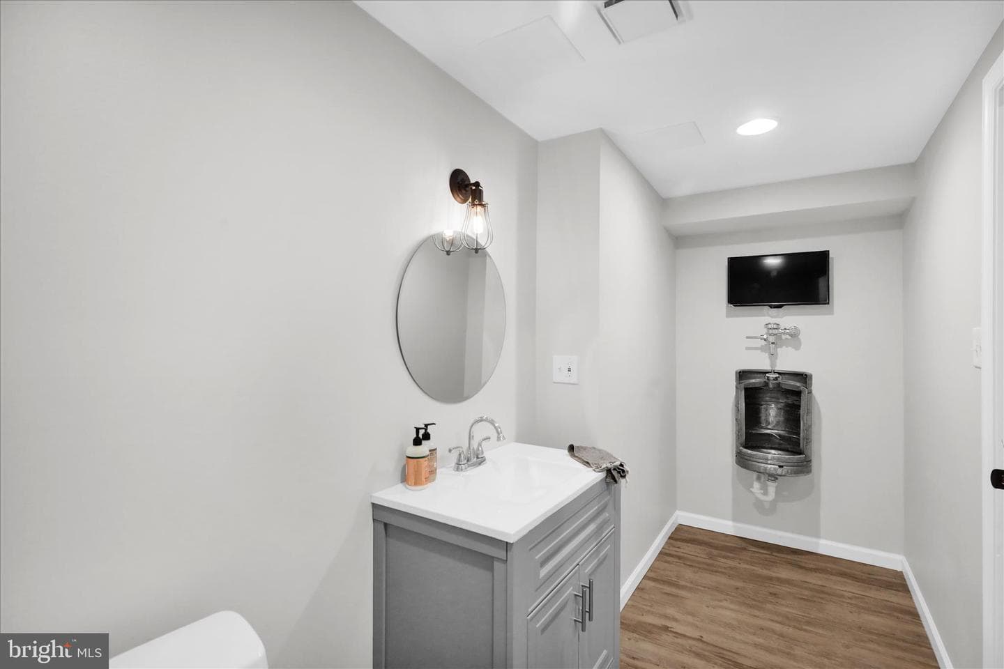 348 Garey Road photo 39