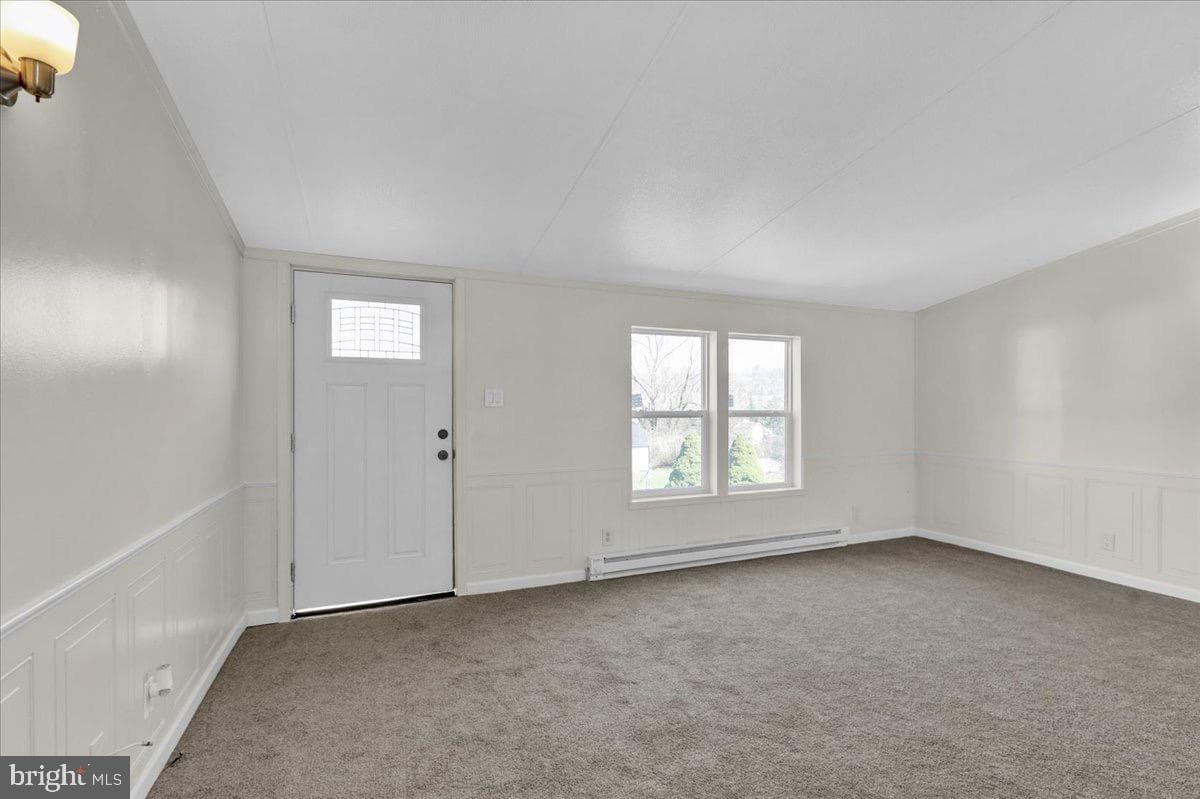 327 Oak Street photo 3