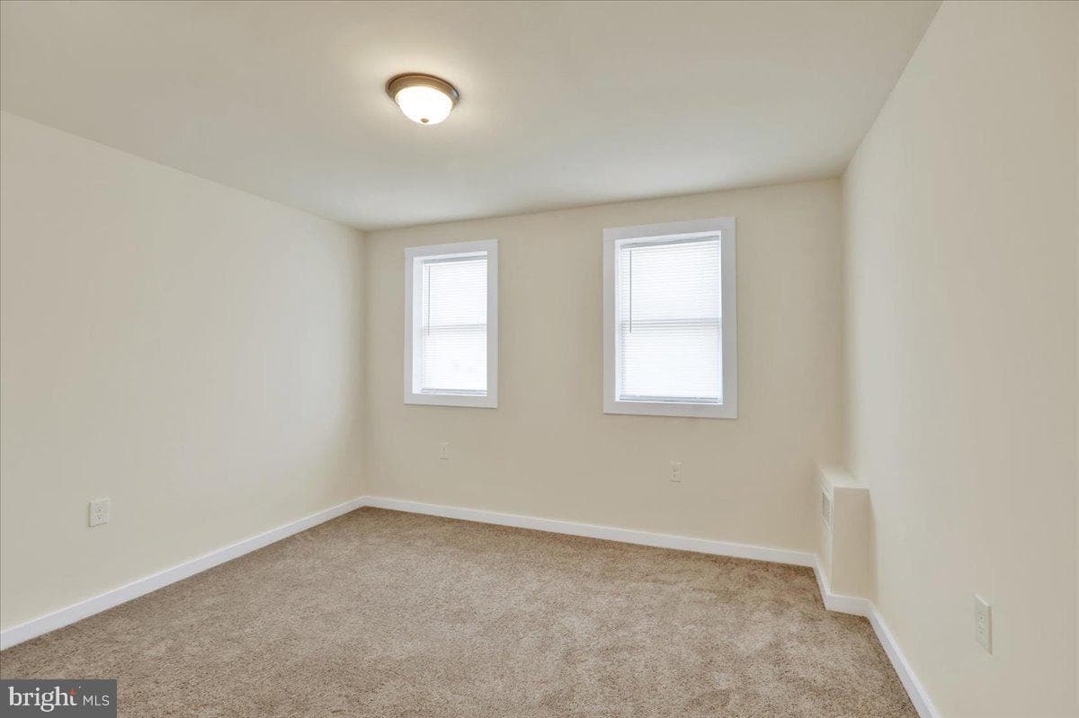 323 Main Street photo 9
