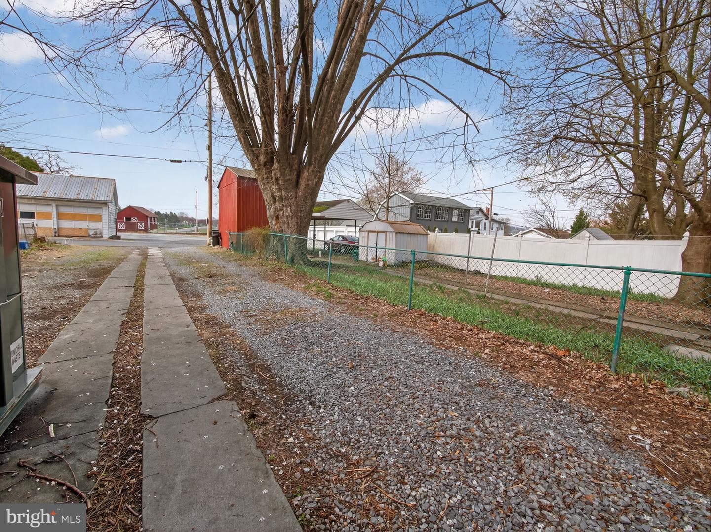 447 W Walnut Street photo 37
