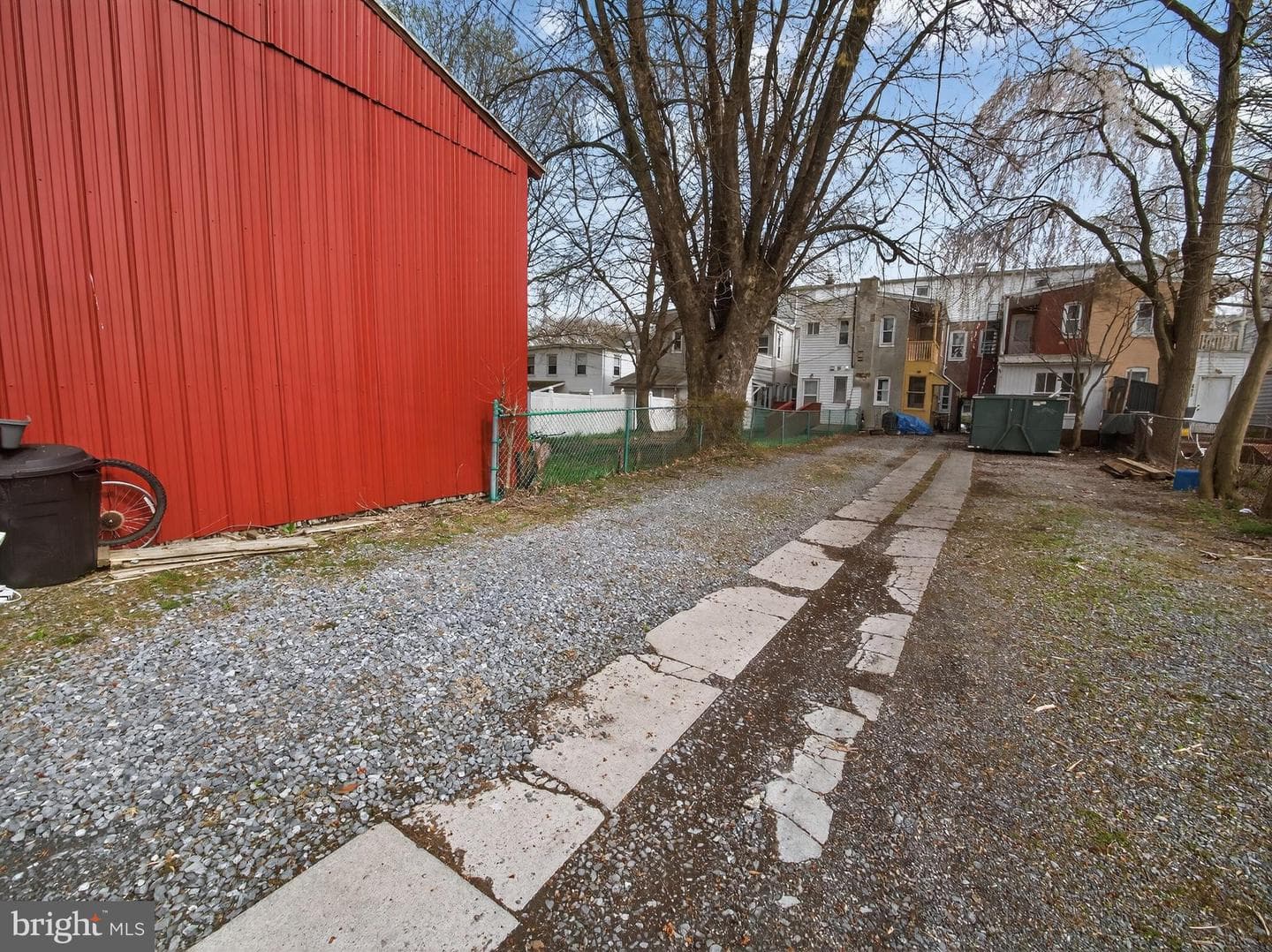 447 W Walnut Street photo 40