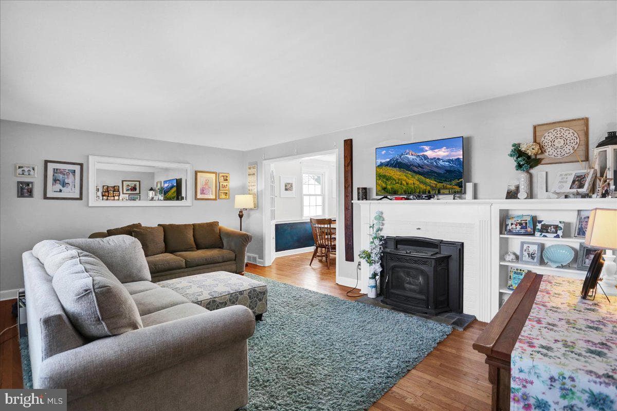 3812 Reiff Place photo 4