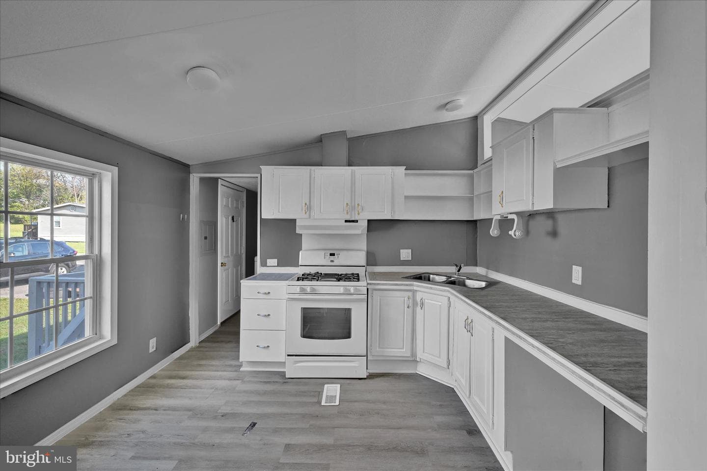 107 White Pine Avenue photo 14