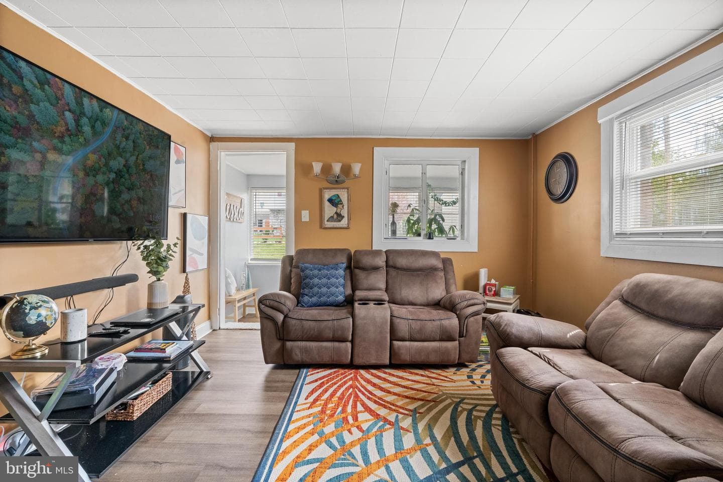 3146 Montrose Avenue photo 10