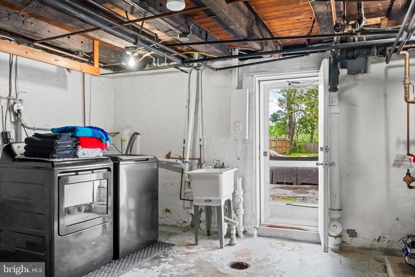 3146 Montrose Avenue photo 37