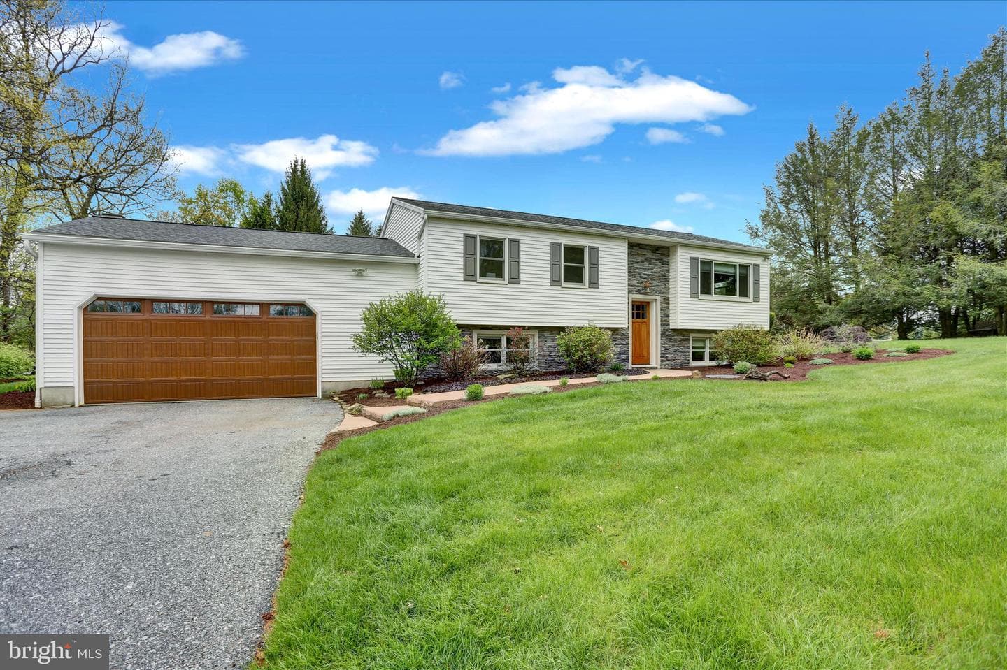 18 Deer Path Road photo 14