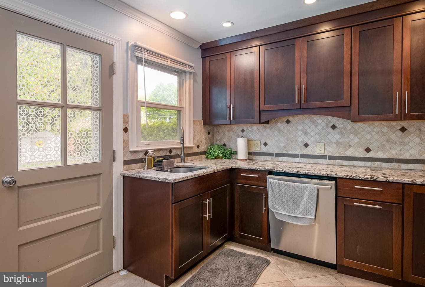 136 Bradley Avenue photo 7