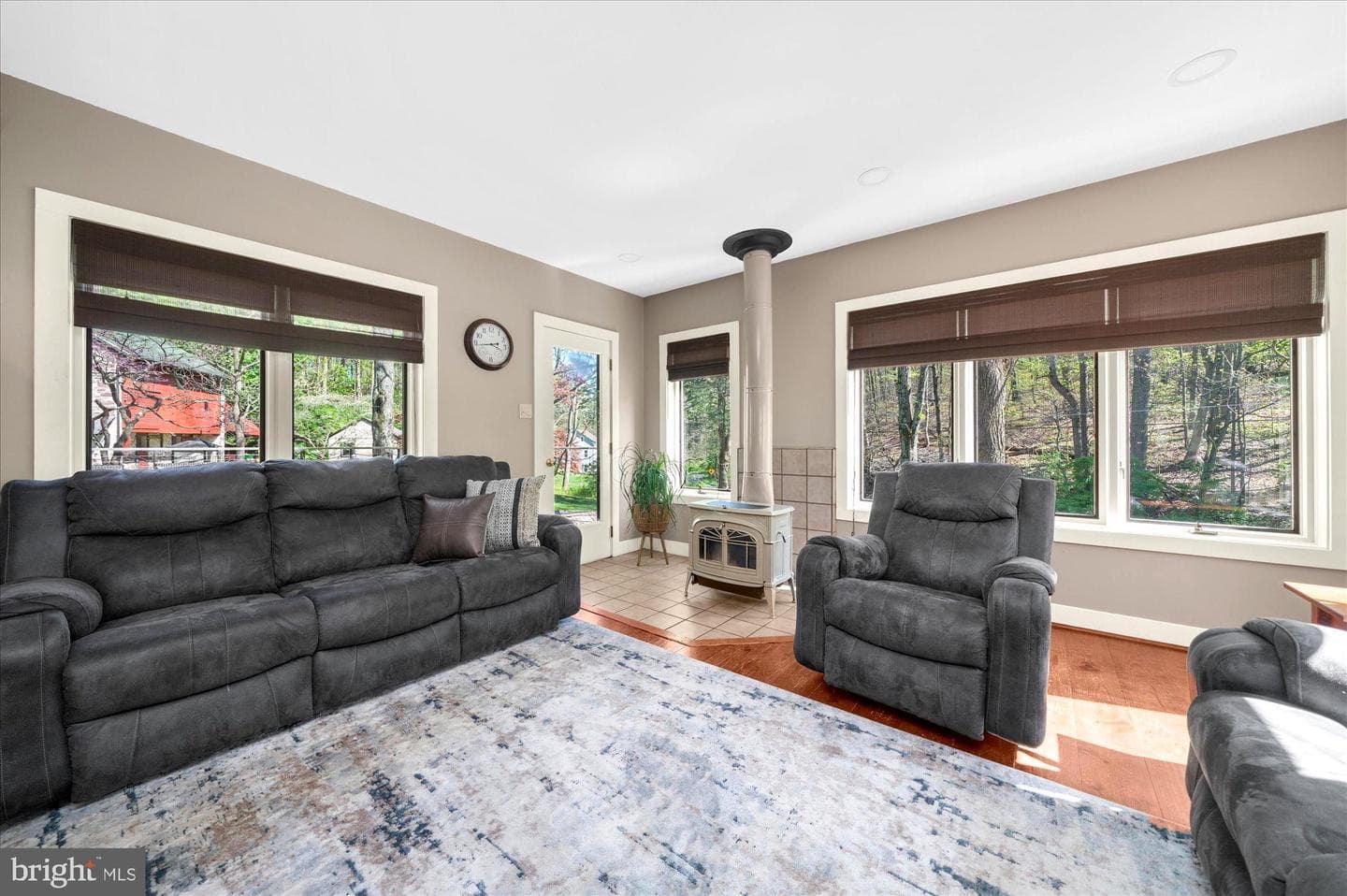 63 Hampshire photo 19