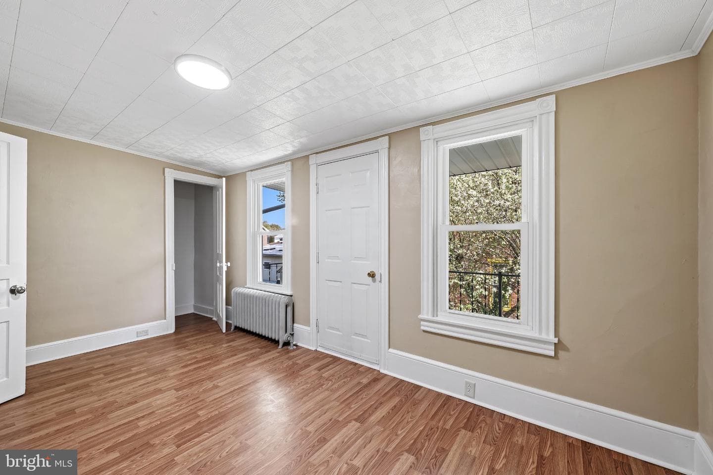 102 S Whiteoak Street photo 11
