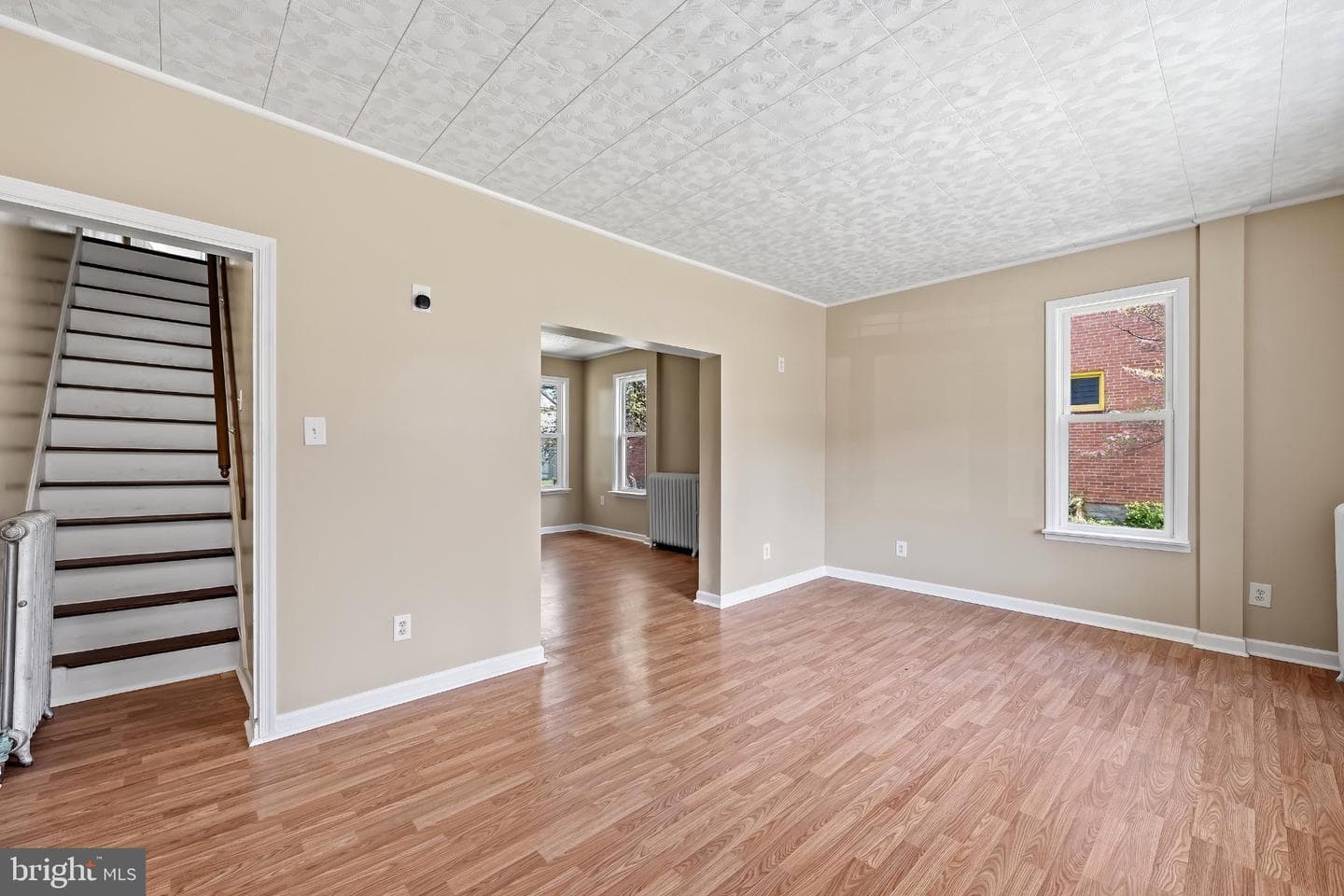 102 S Whiteoak Street photo 2