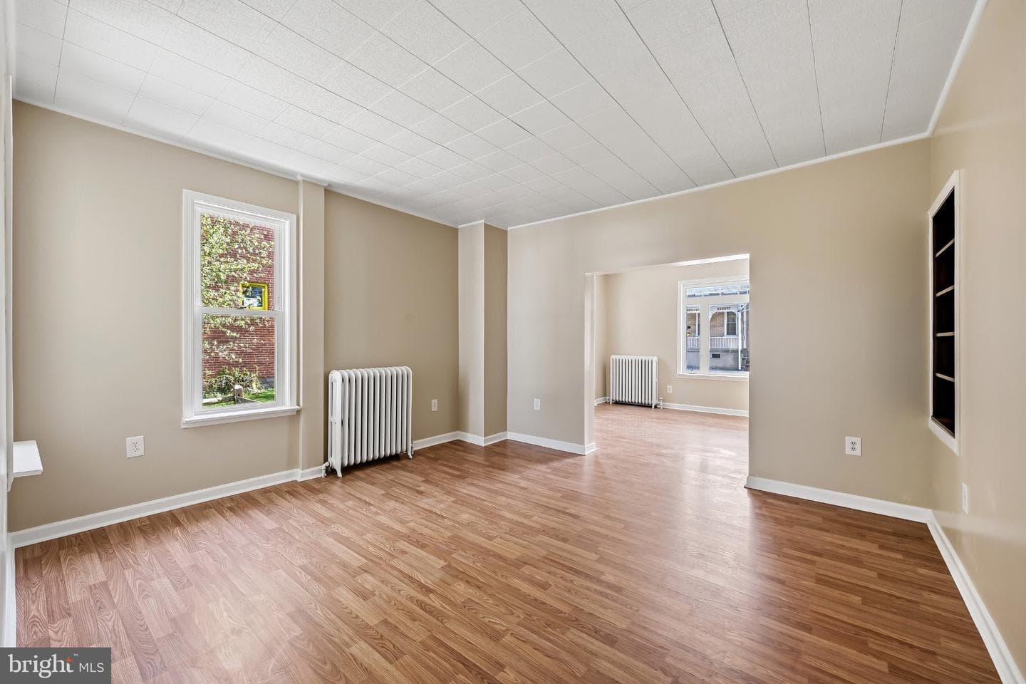 102 S Whiteoak Street photo 3