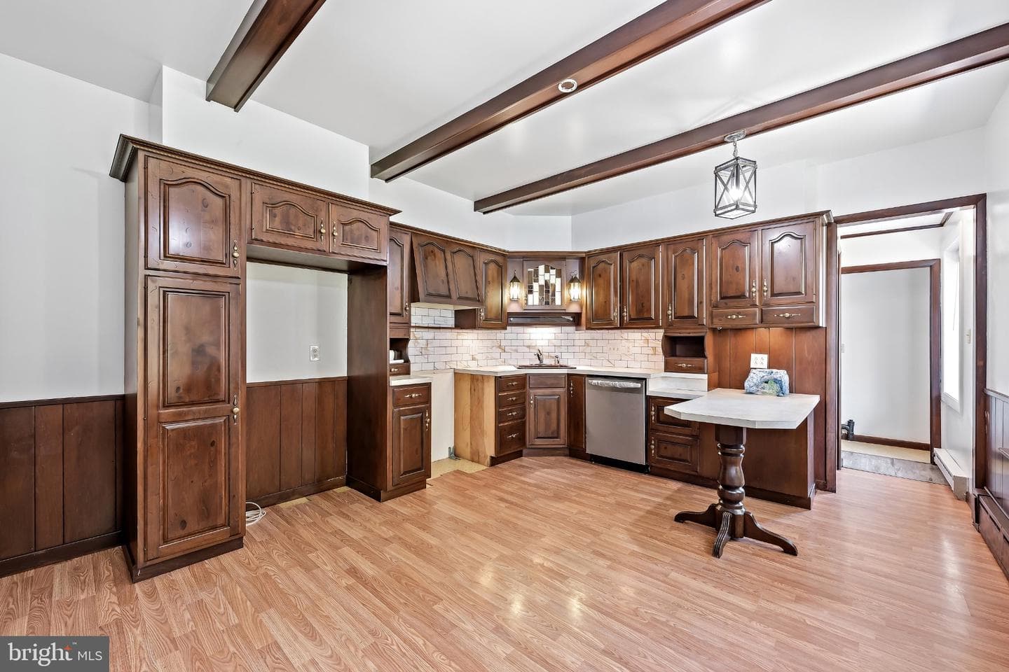 102 S Whiteoak Street photo 5