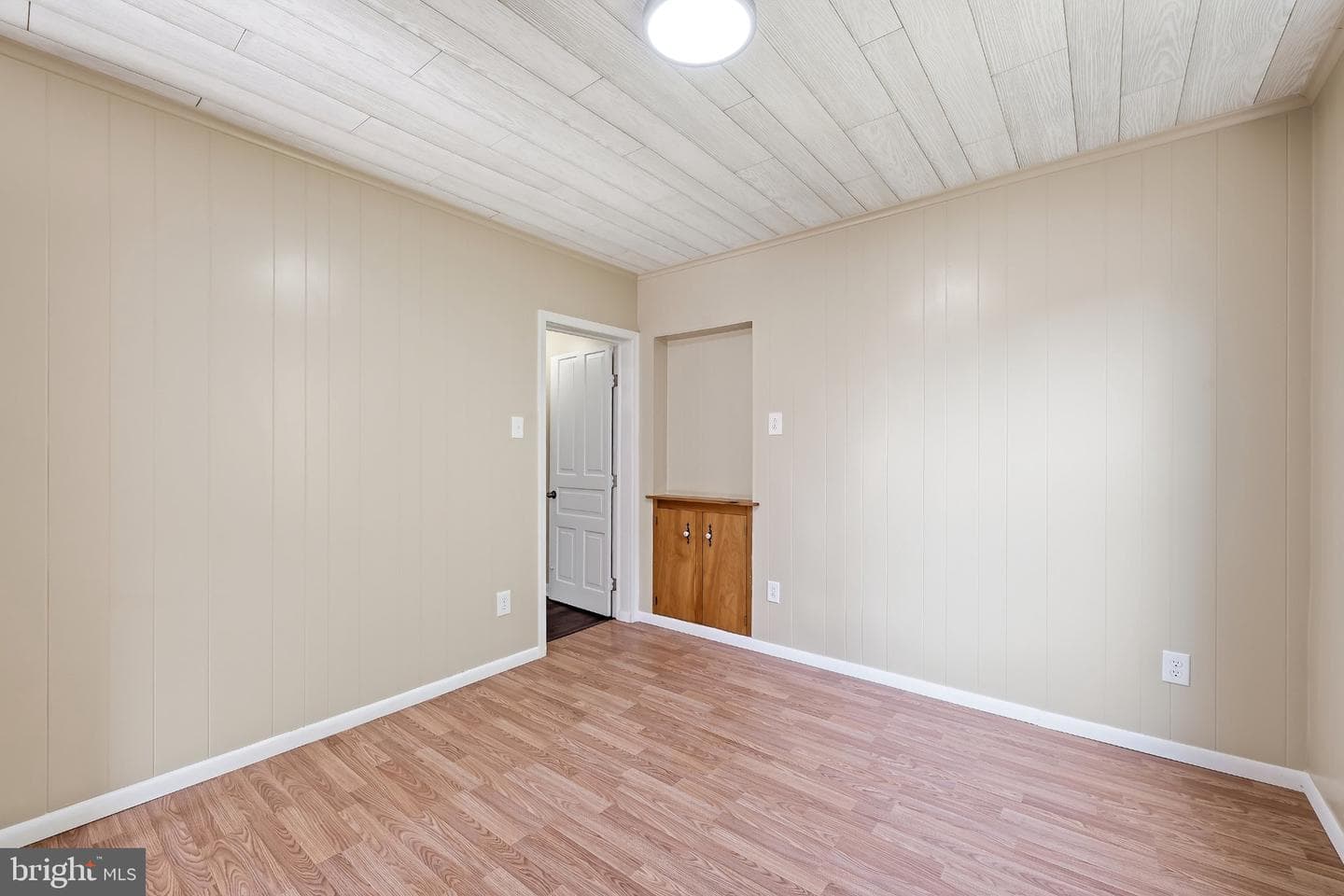 102 S Whiteoak Street photo 9