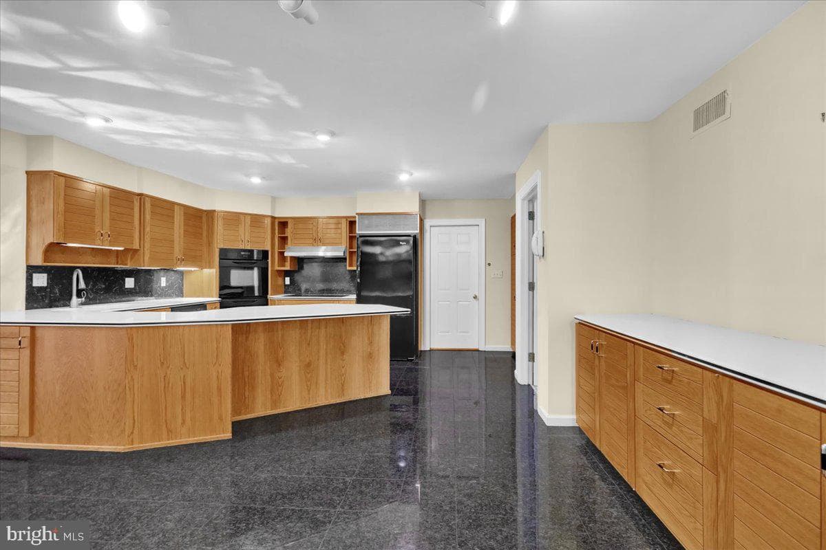 34 Hessian Boulevard photo 28