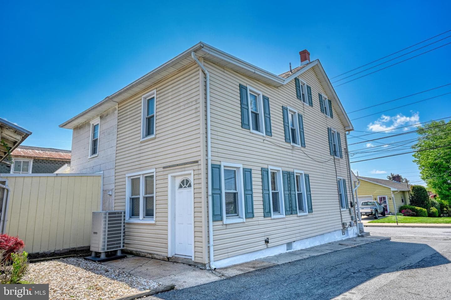 104 N Maple Street photo 19
