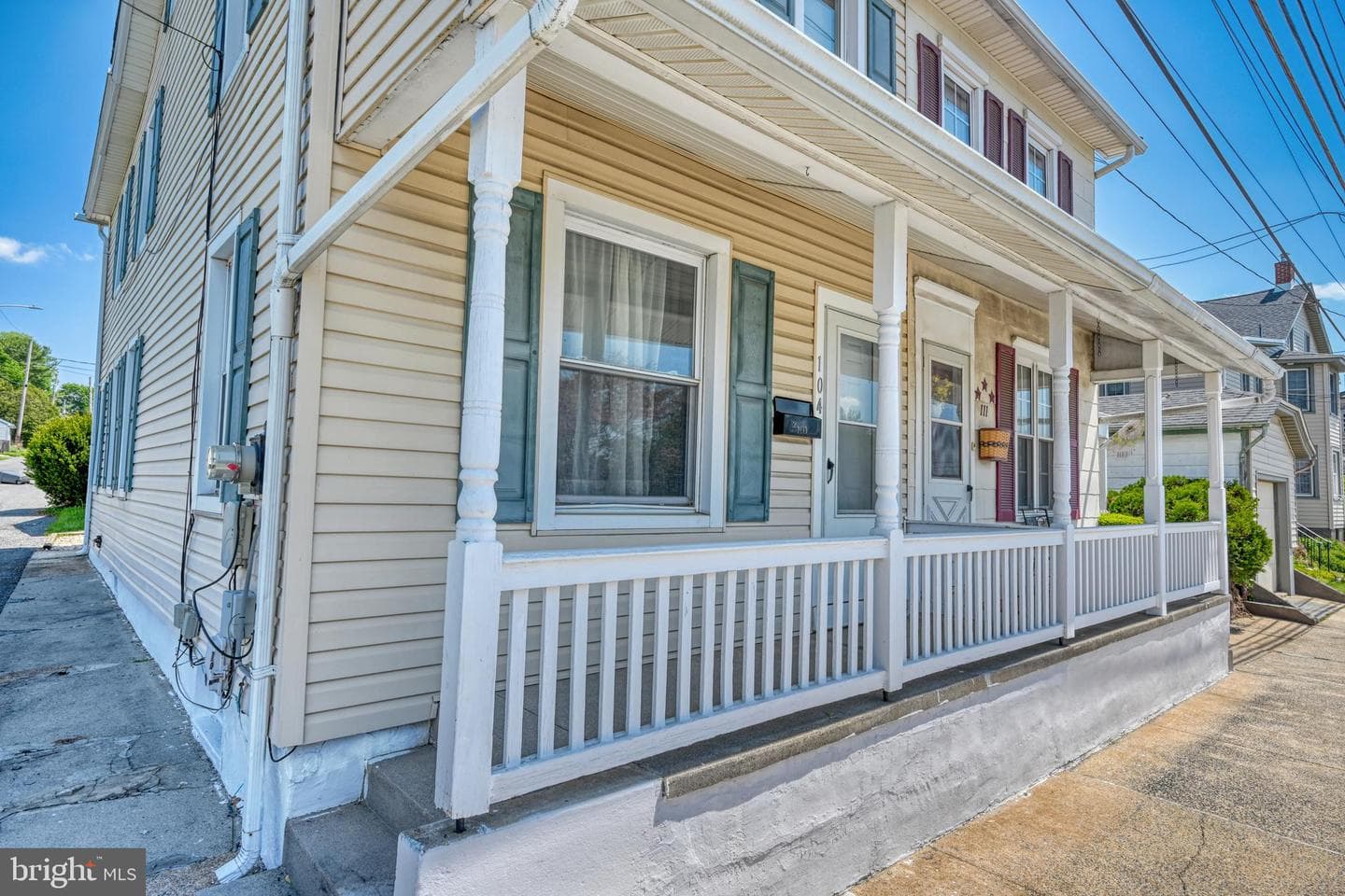 104 N Maple Street photo 2