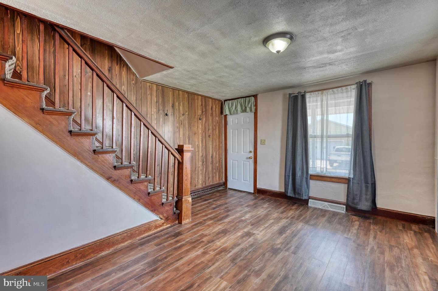 104 N Maple Street photo 3