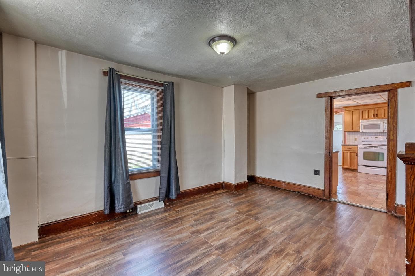 104 N Maple Street photo 4
