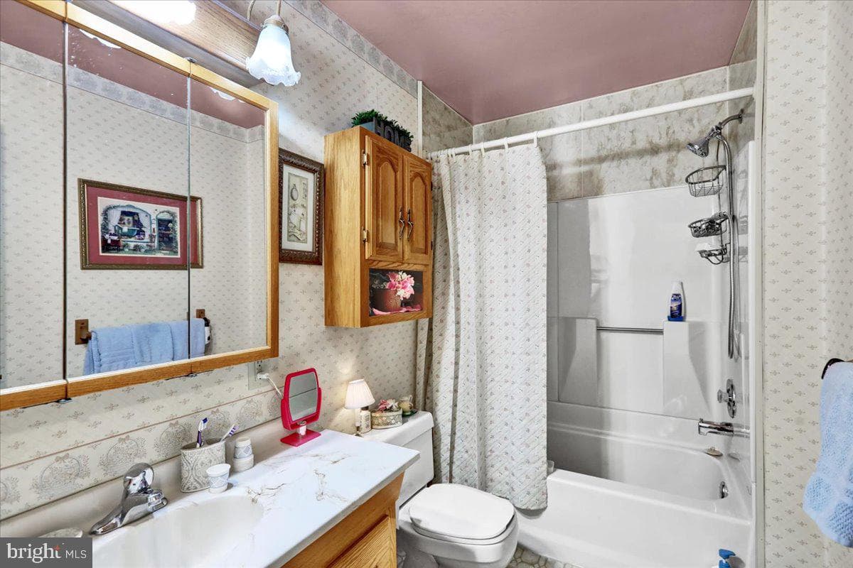 202 Columbia Avenue photo 14