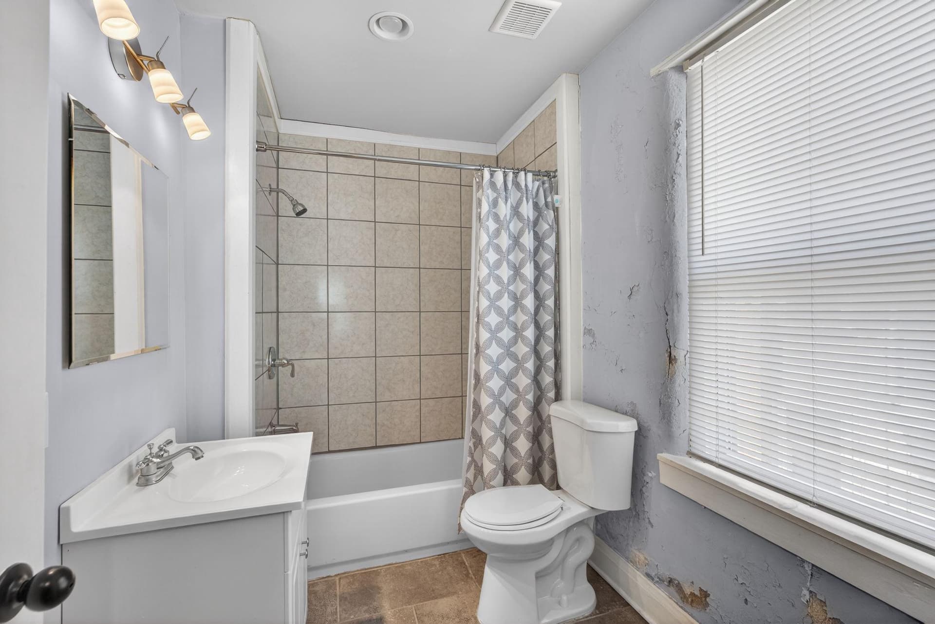 634 E Philadelphia Avenue photo 28