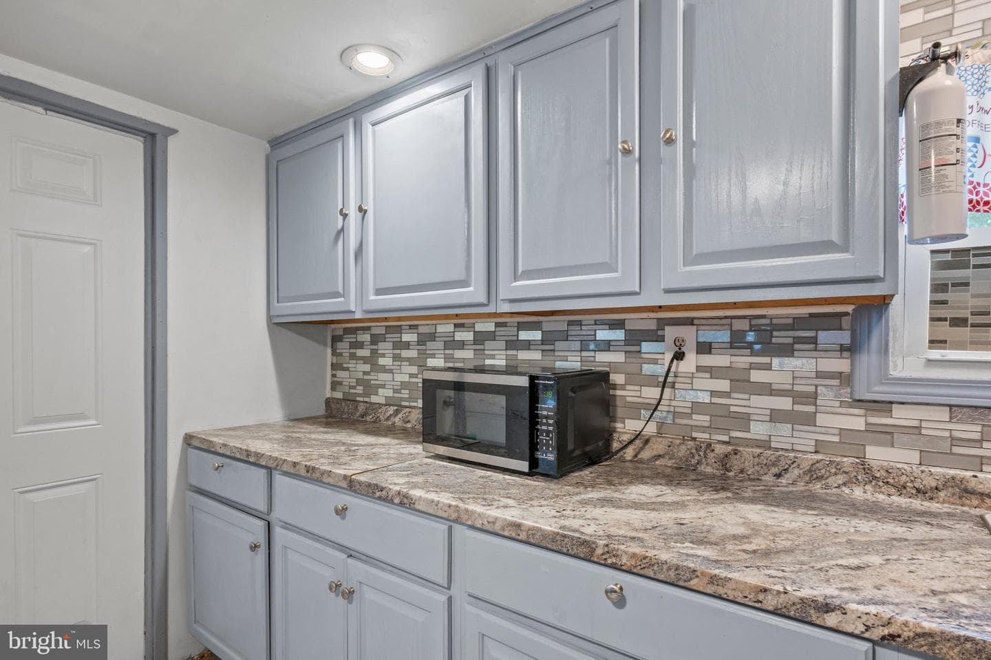 128 John Avenue photo 4