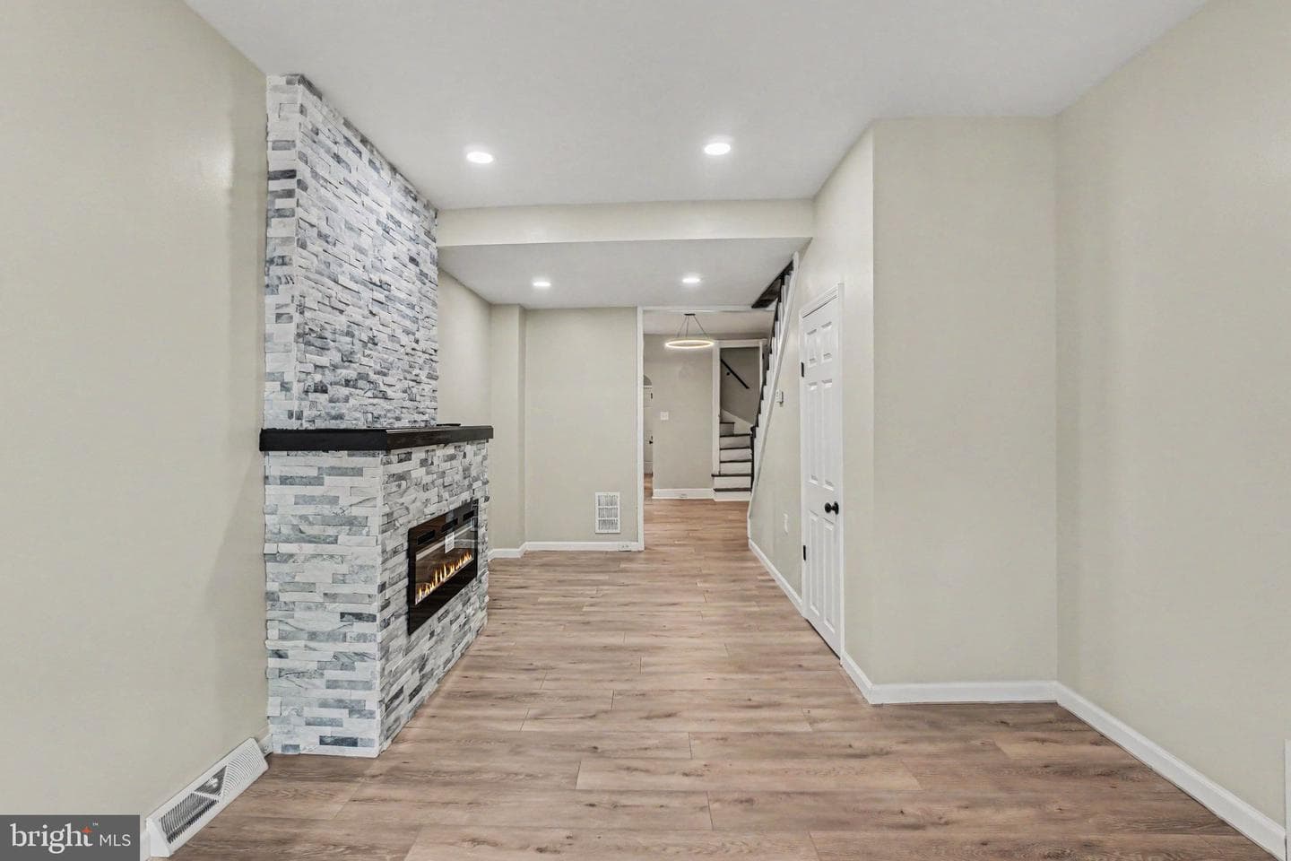 928 Rose Street photo 4