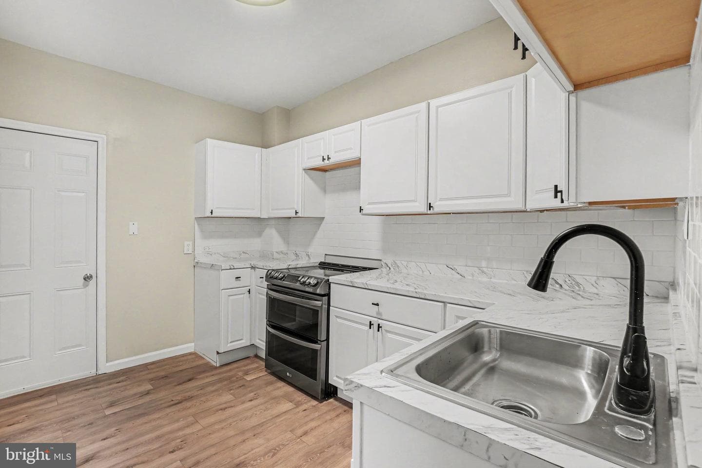 928 Rose Street photo 9