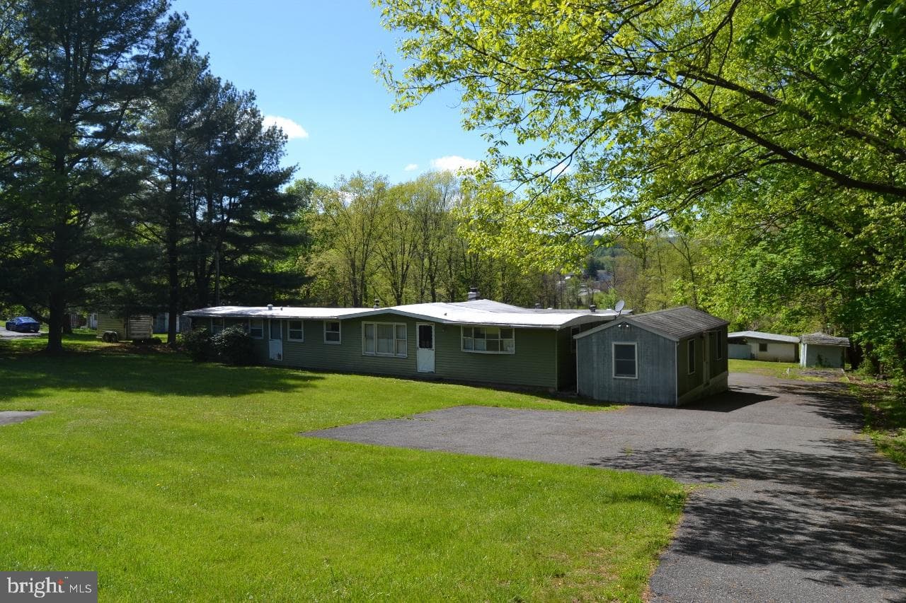 1045 Route 100 photo 2