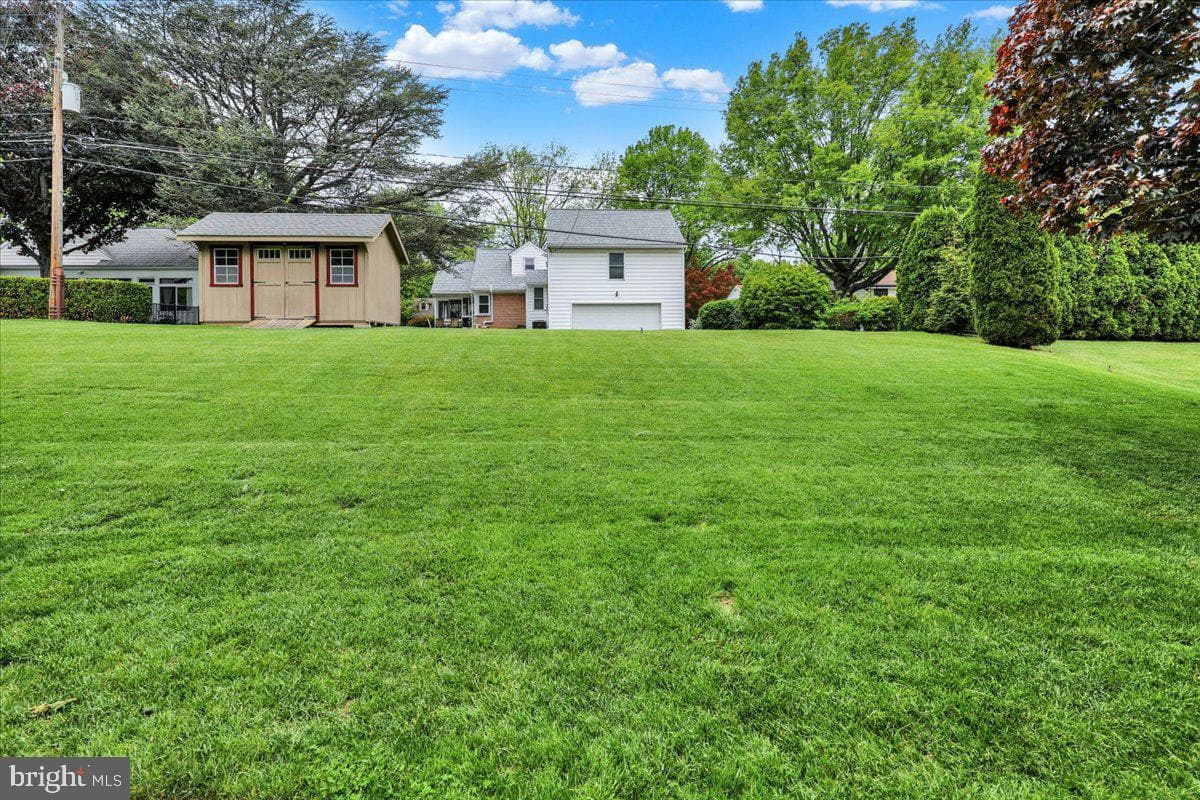 1645 Reading Boulevard photo 36