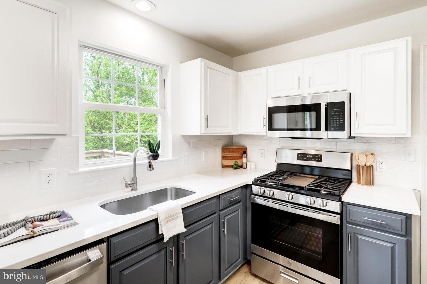 338 Dogwood Ln photo 9