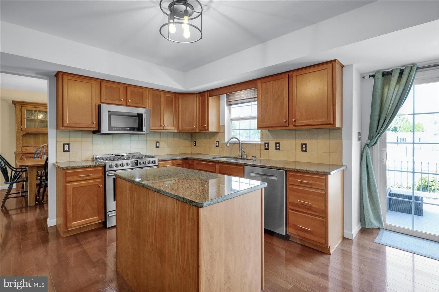 615 W Pine Street photo 18