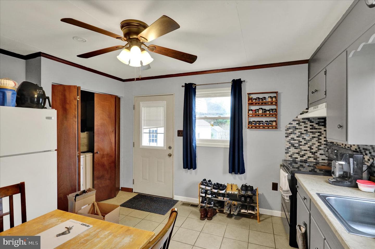 227 E Noble Avenue photo 11