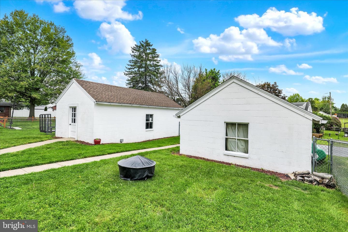 227 E Noble Avenue photo 23