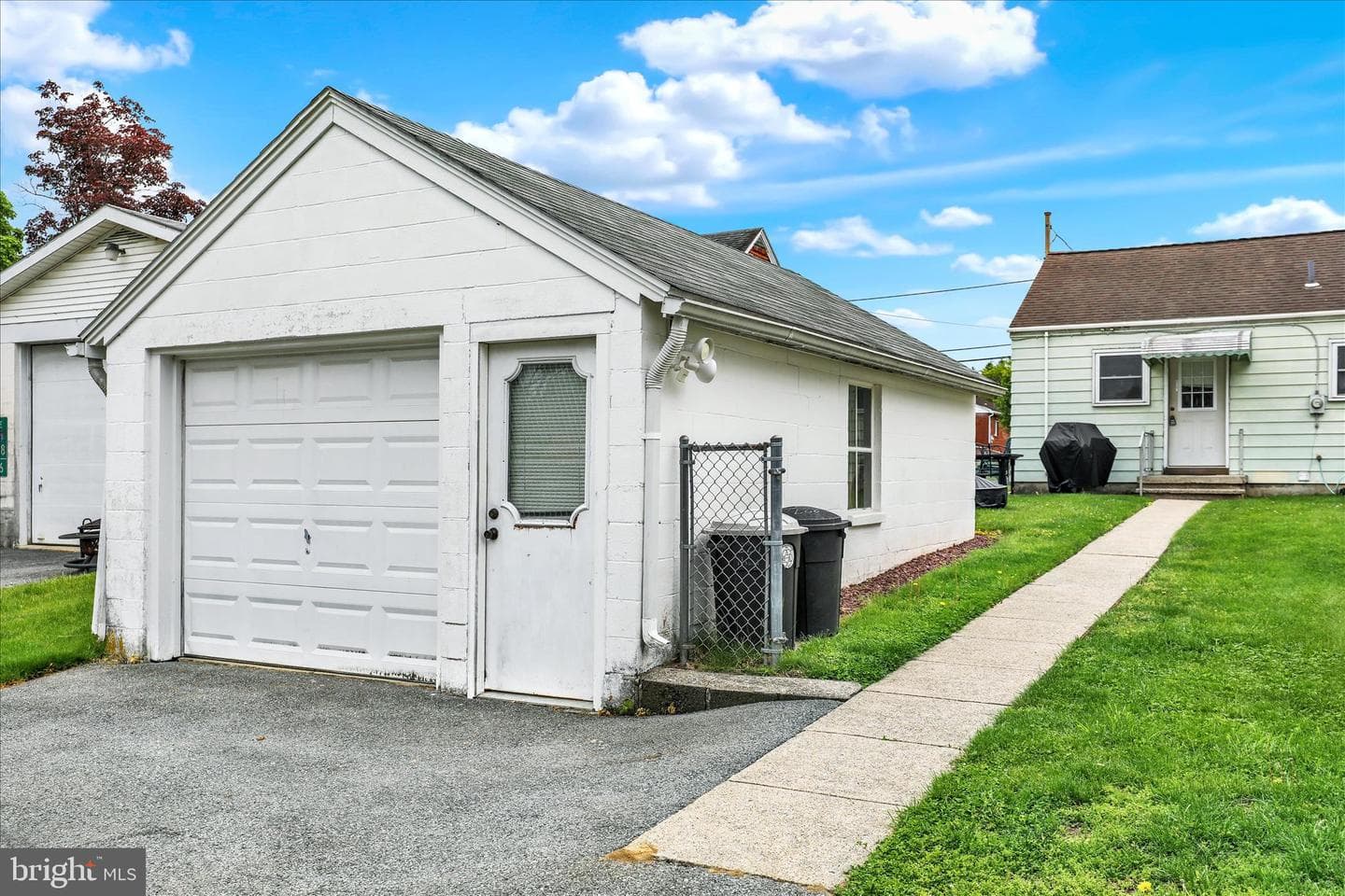 227 E Noble Avenue photo 26