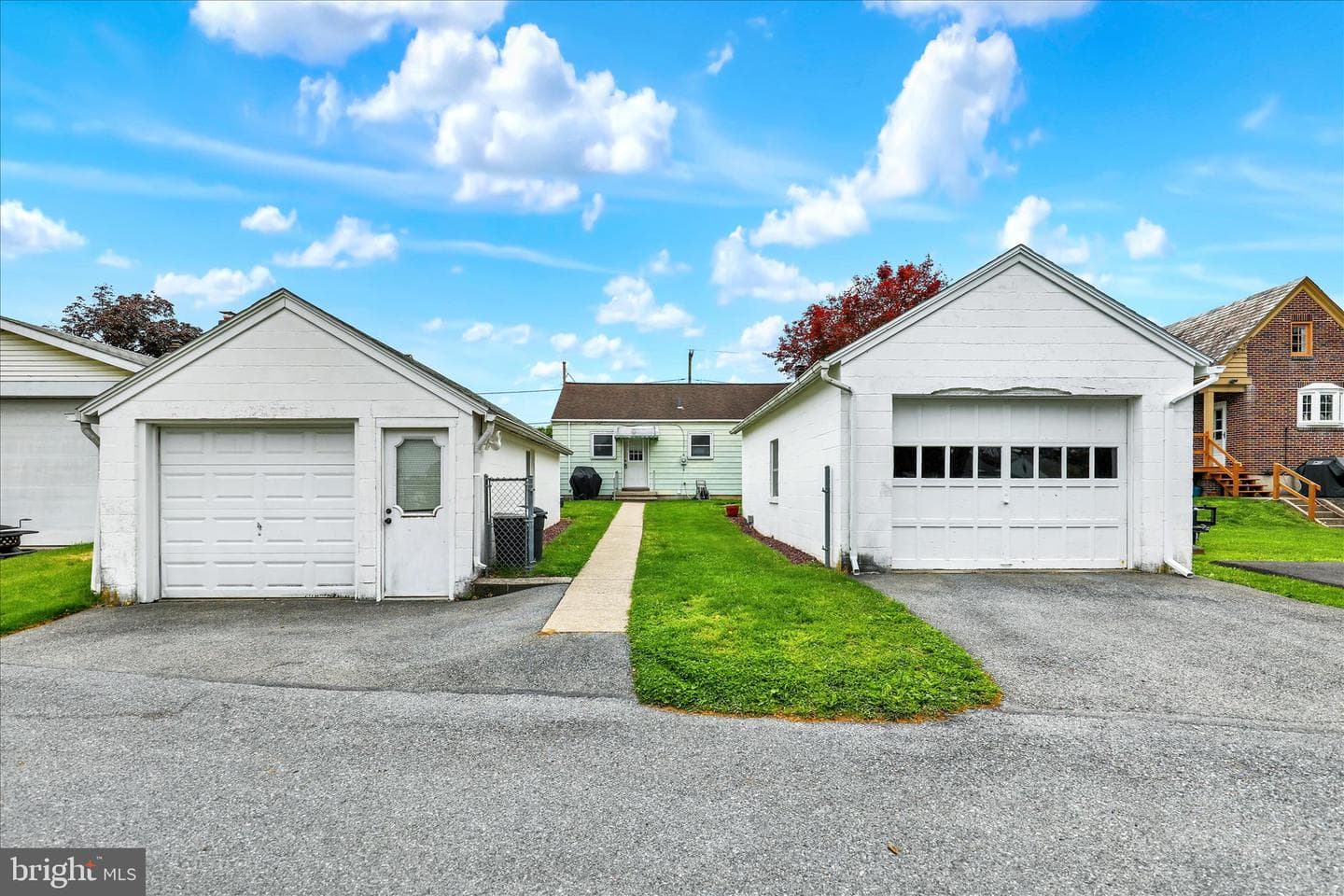 227 E Noble Avenue photo 3