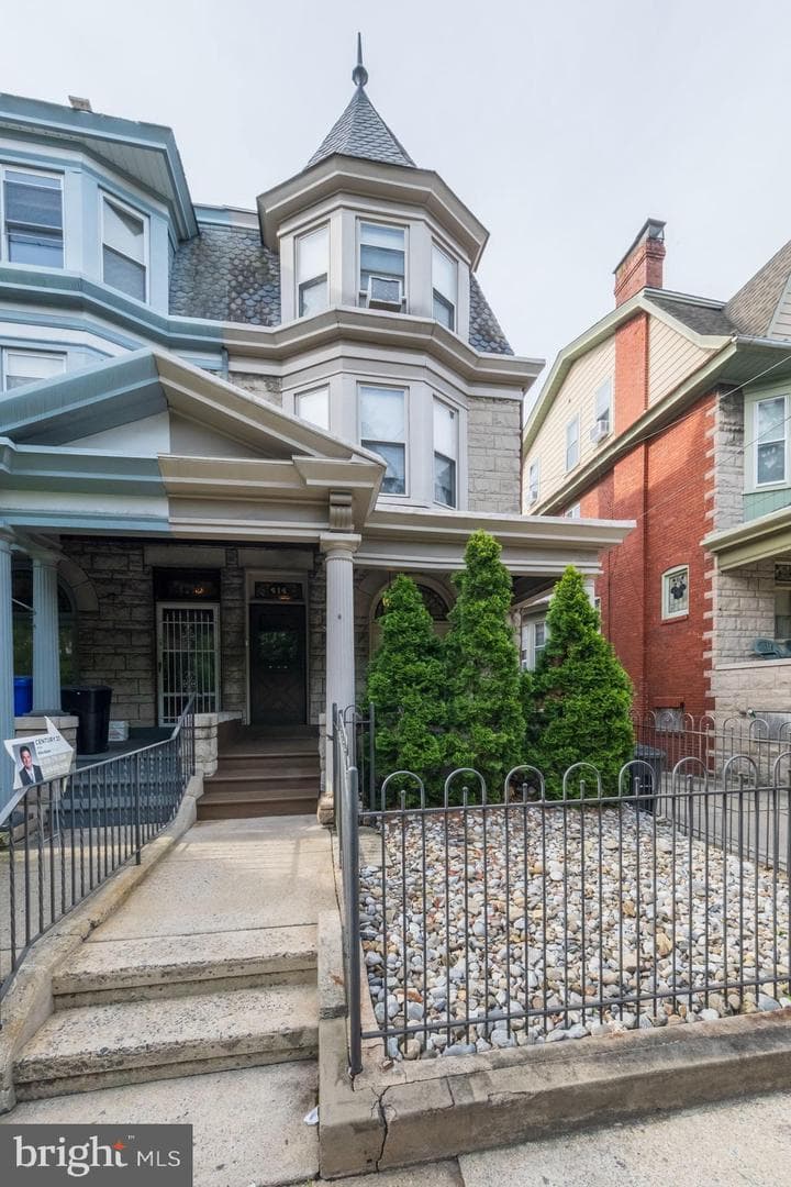 414 Spring St photo 1