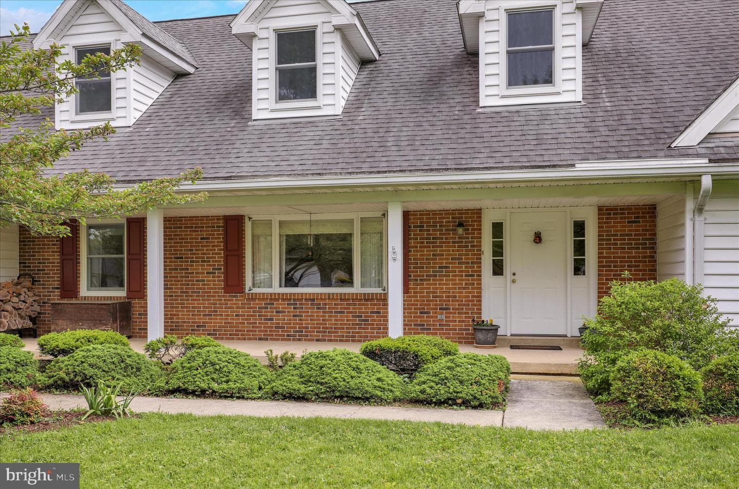 1818 Squire Court photo 3