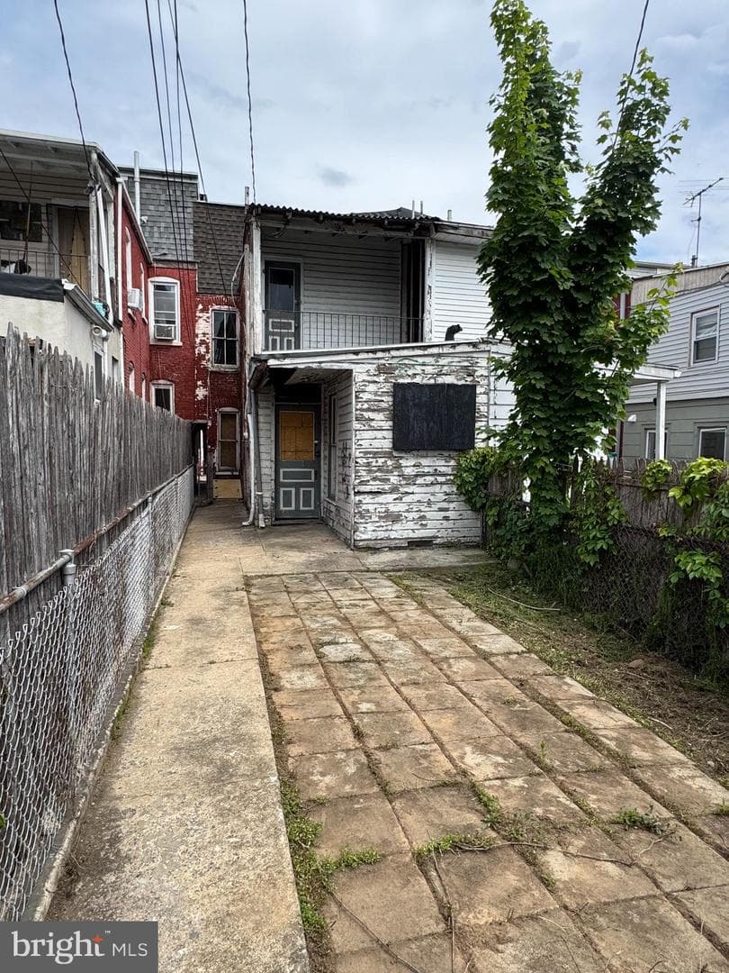 826 Pear Street photo 2