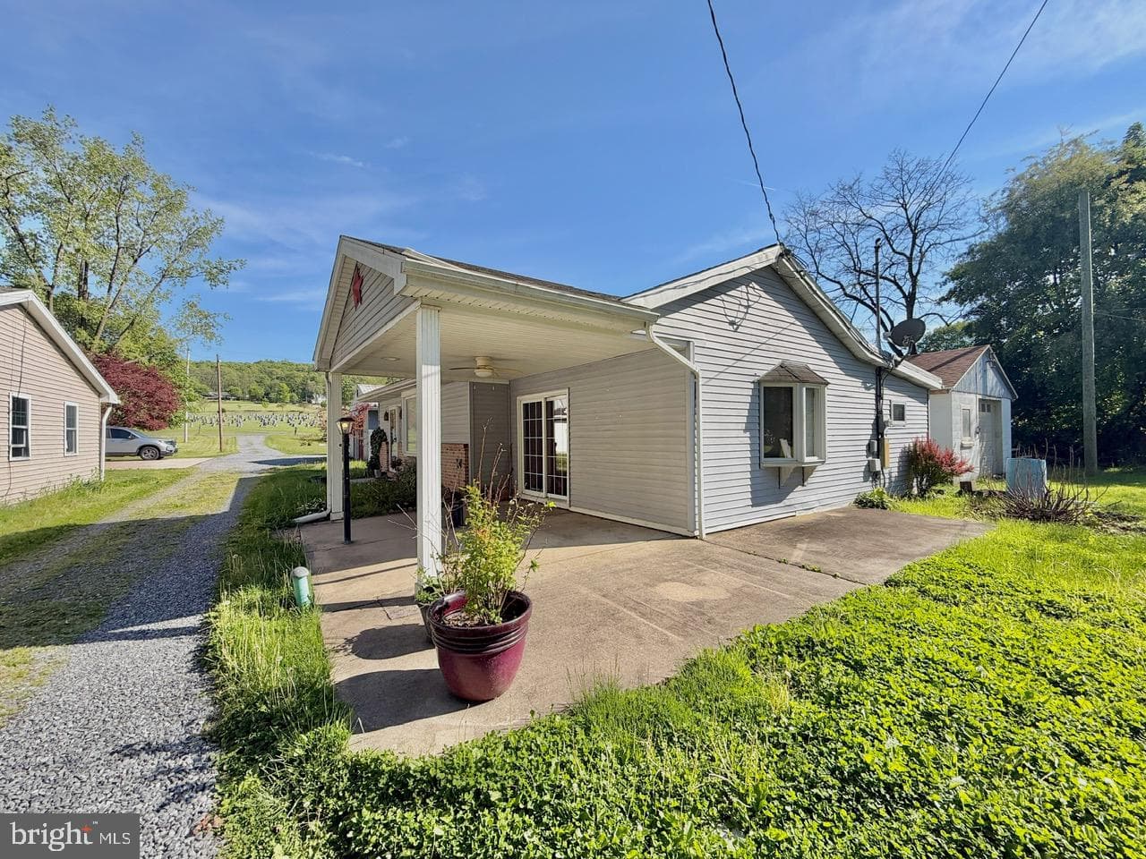 393 Park Road photo 2