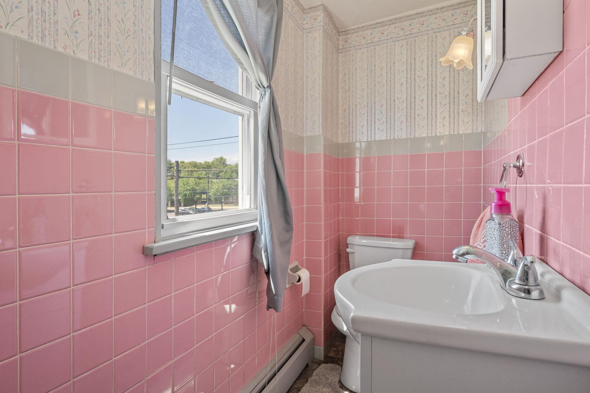 810 E Bellevue Avenue photo 27