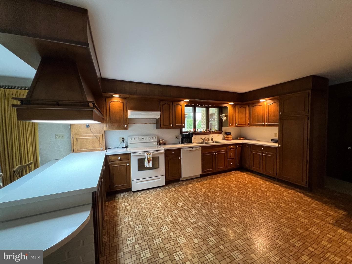 540 Lyman Avenue photo 11