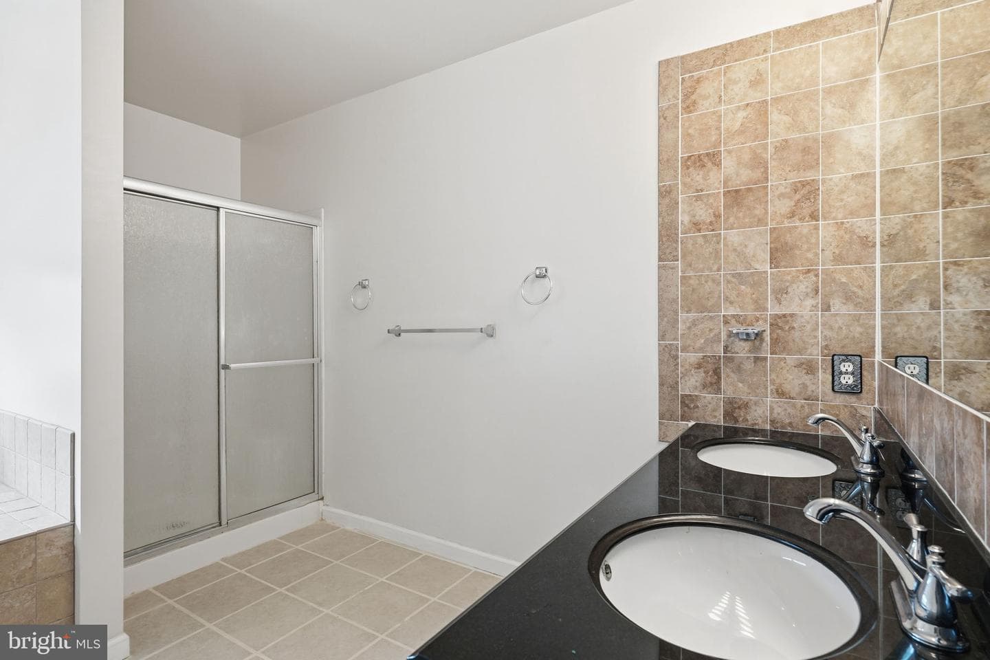 605 Georgia Avenue photo 32