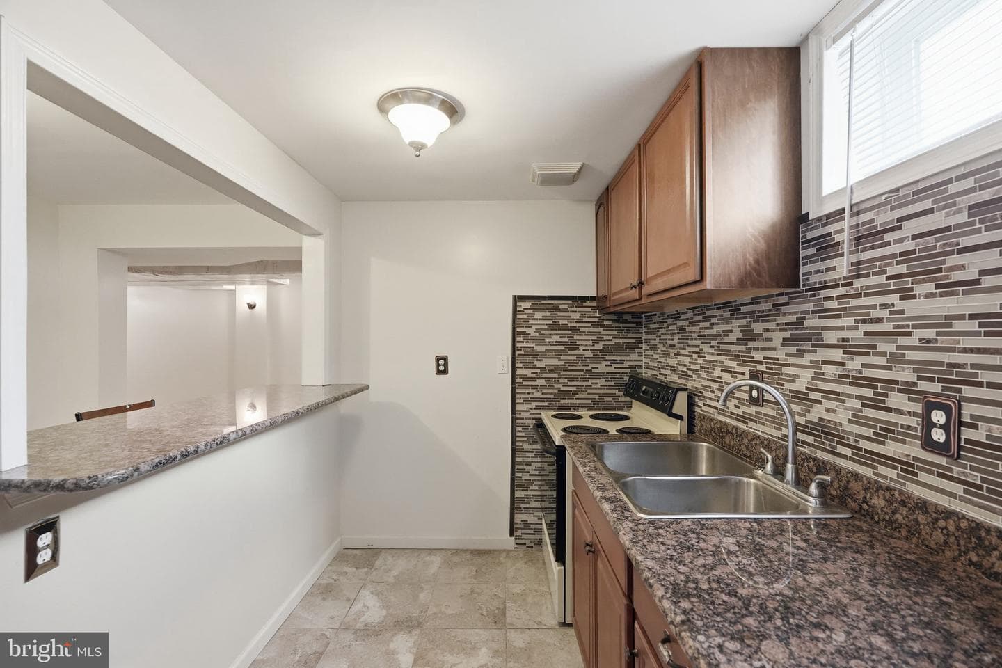 605 Georgia Avenue photo 46