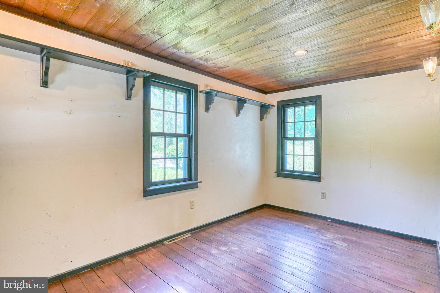 363 N Galen Hall Road photo 5