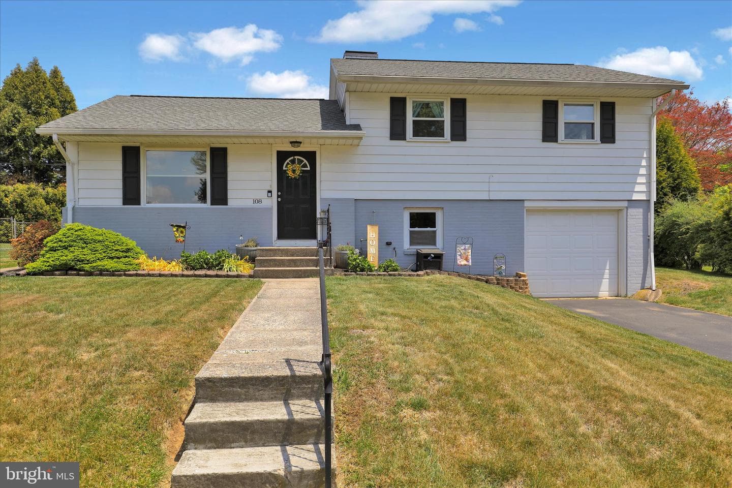 108 Center Lane photo 1